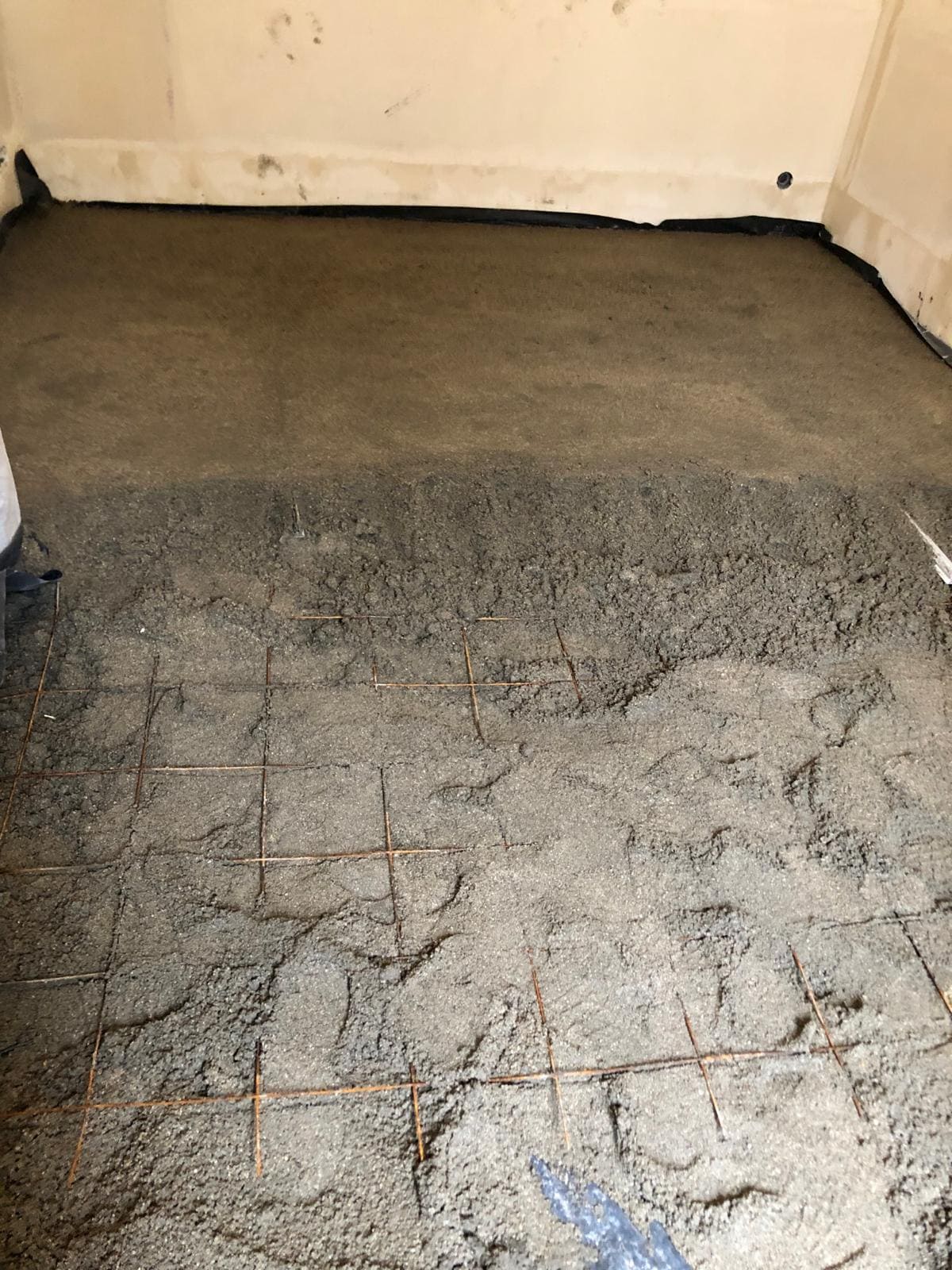 Du béton en train d'être posé